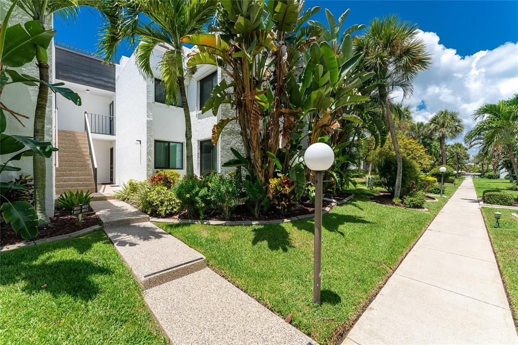 For Sale: $1,099,900 (3 beds, 3 baths, 1551 Square Feet)
