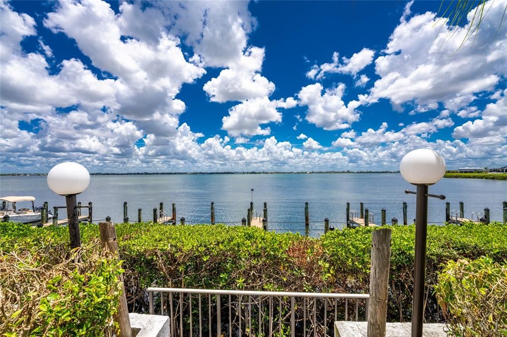 For Sale: $1,099,900 (3 beds, 3 baths, 1551 Square Feet)