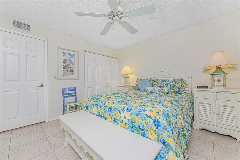 For Sale: $1,099,900 (3 beds, 3 baths, 1551 Square Feet)