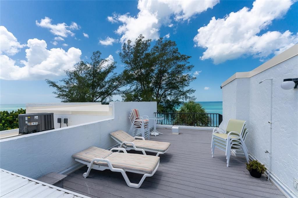 For Sale: $1,099,900 (3 beds, 3 baths, 1551 Square Feet)