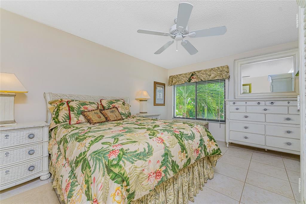 For Sale: $1,099,900 (3 beds, 3 baths, 1551 Square Feet)