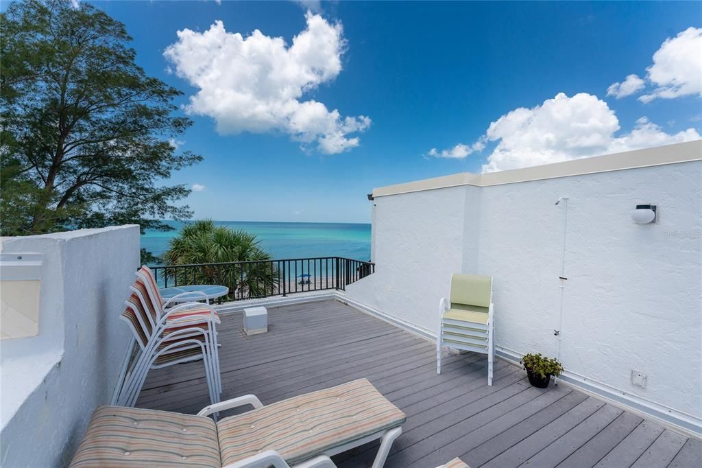 For Sale: $1,099,900 (3 beds, 3 baths, 1551 Square Feet)