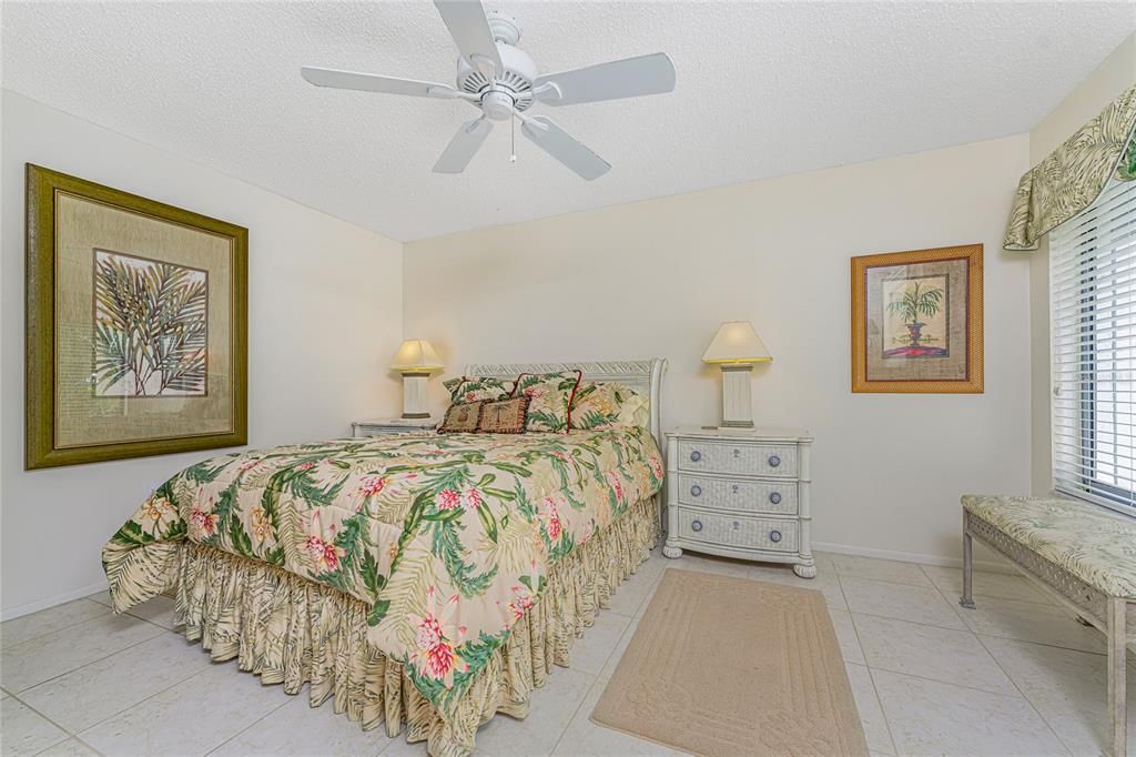 For Sale: $1,099,900 (3 beds, 3 baths, 1551 Square Feet)