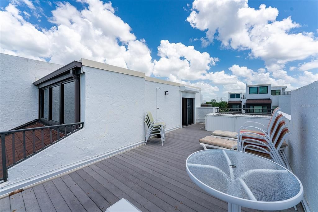 For Sale: $1,099,900 (3 beds, 3 baths, 1551 Square Feet)