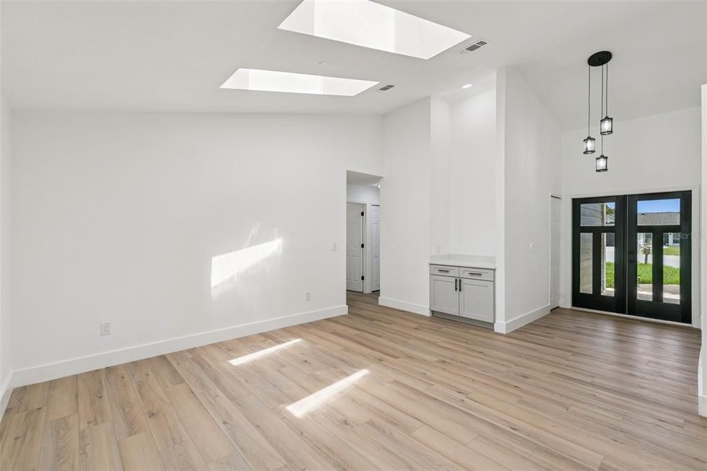 For Sale: $515,000 (4 beds, 2 baths, 2054 Square Feet)