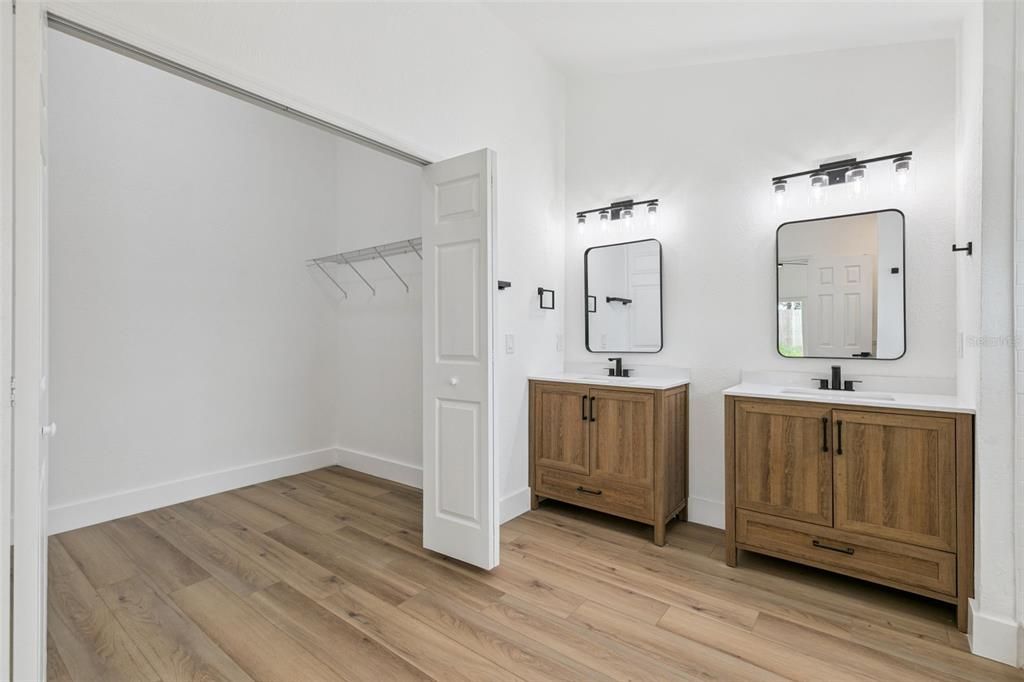 For Sale: $515,000 (4 beds, 2 baths, 2054 Square Feet)