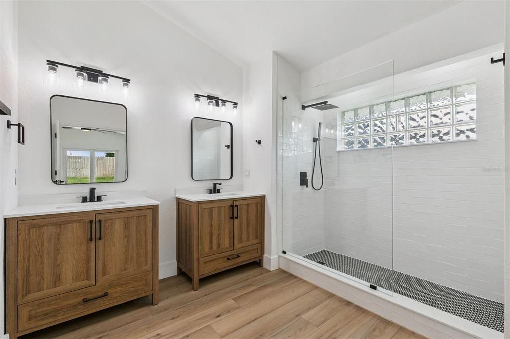 For Sale: $515,000 (4 beds, 2 baths, 2054 Square Feet)