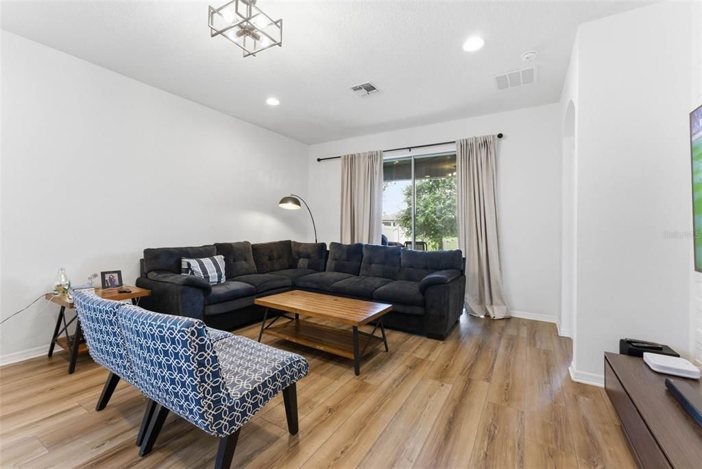 В аренду: $2,950 (4 спален, 2 ванн, 2112 Квадратных фут)