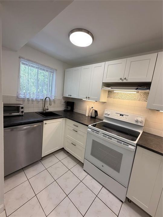For Sale: $125,000 (1 beds, 1 baths, 720 Square Feet)