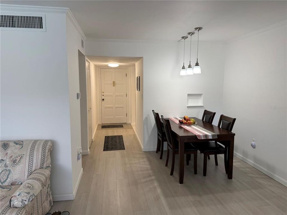 For Sale: $125,000 (1 beds, 1 baths, 720 Square Feet)
