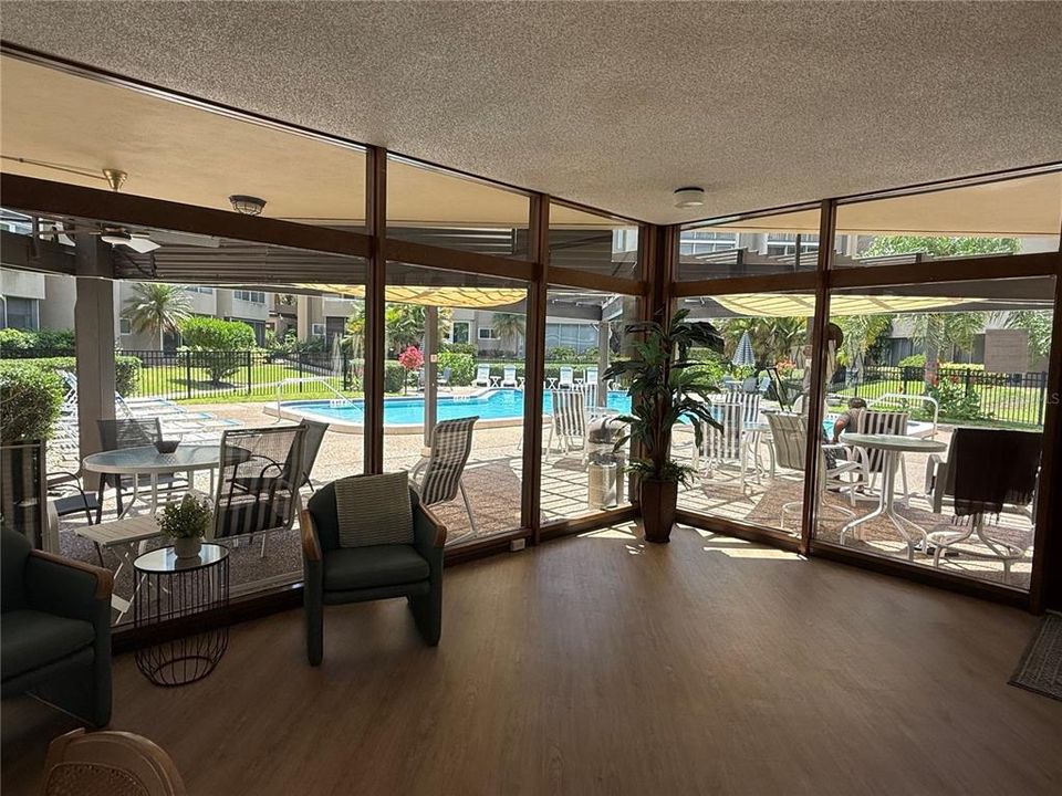 For Sale: $125,000 (1 beds, 1 baths, 720 Square Feet)