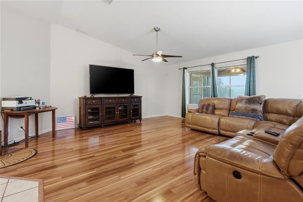 For Sale: $499,000 (3 beds, 2 baths, 1808 Square Feet)