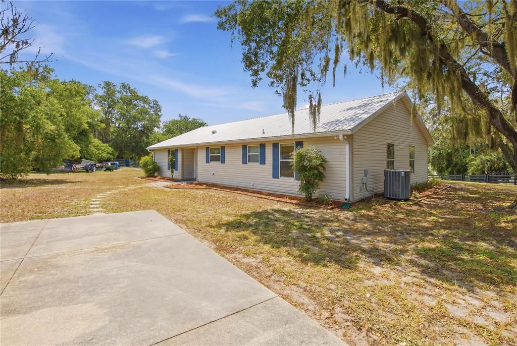 For Sale: $499,000 (3 beds, 2 baths, 1808 Square Feet)