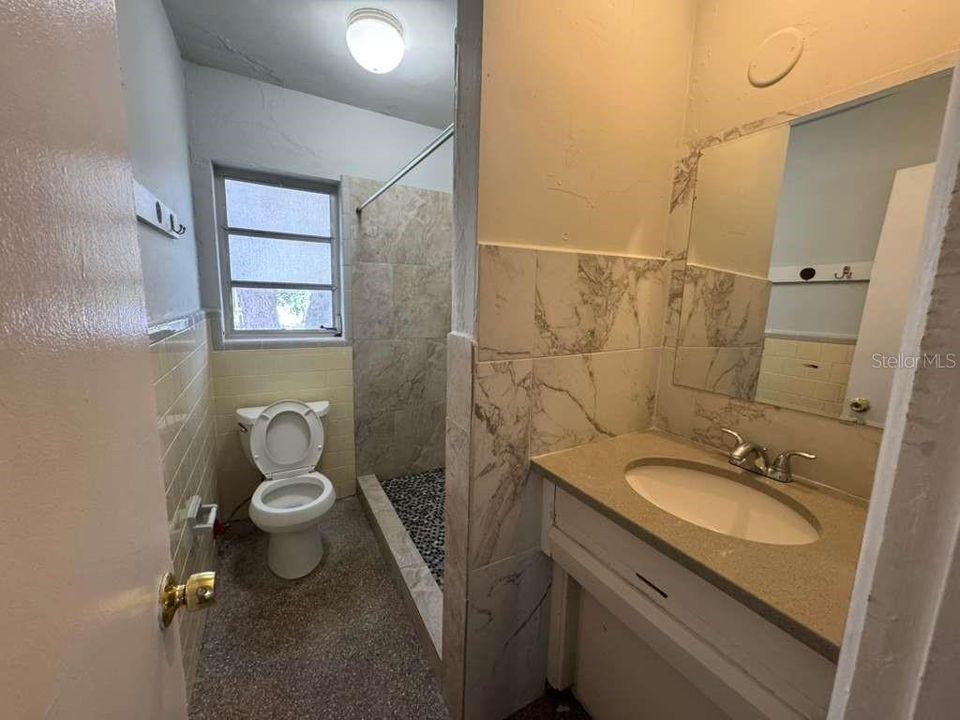 For Rent: $1,700 (3 beds, 1 baths, 1619 Square Feet)