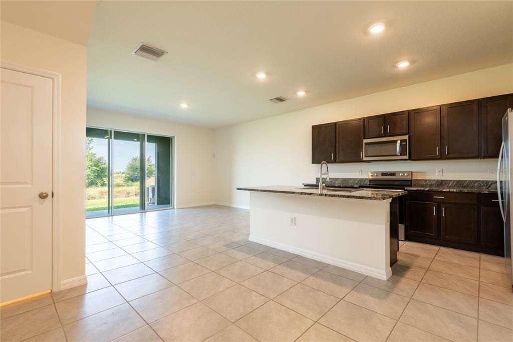 For Sale: $275,900 (3 beds, 2 baths, 1673 Square Feet)