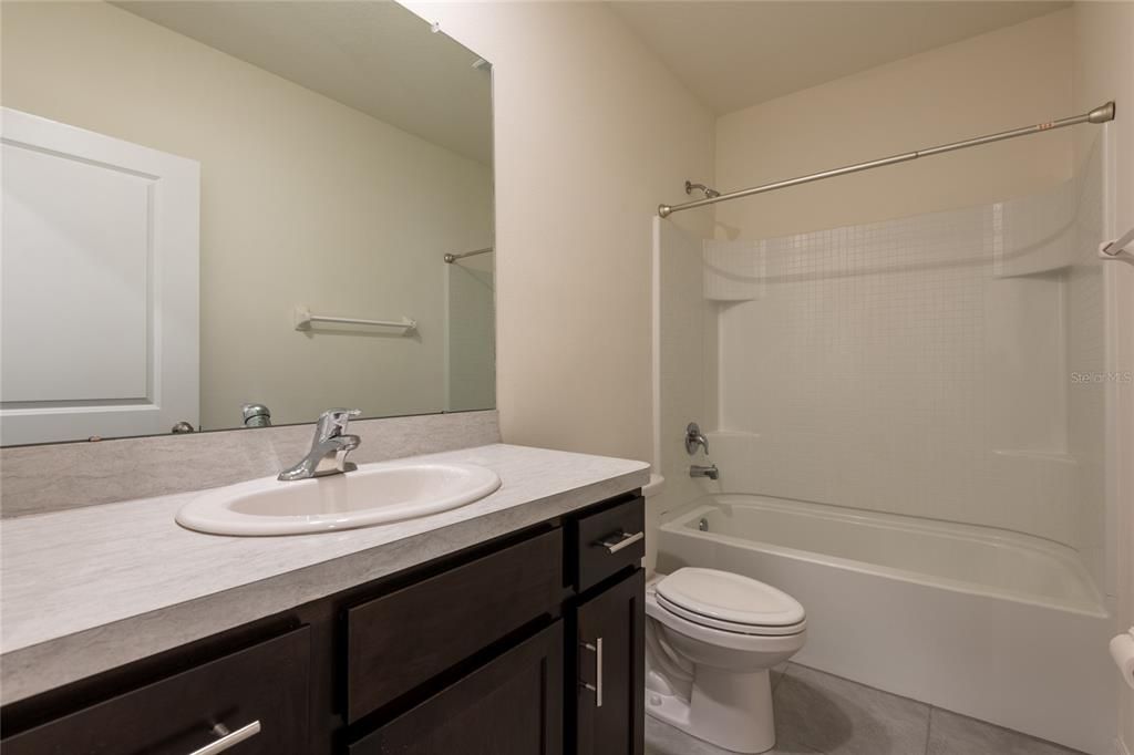 For Sale: $275,900 (3 beds, 2 baths, 1673 Square Feet)