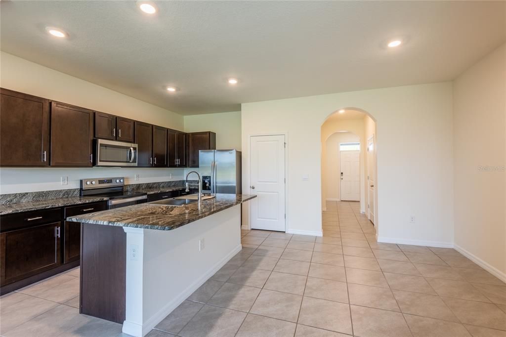 For Sale: $275,900 (3 beds, 2 baths, 1673 Square Feet)