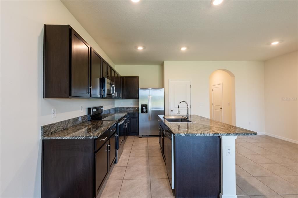 For Sale: $275,900 (3 beds, 2 baths, 1673 Square Feet)