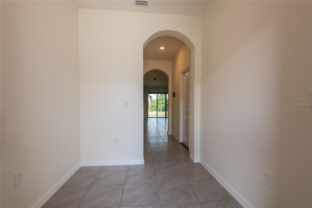 For Sale: $275,900 (3 beds, 2 baths, 1673 Square Feet)