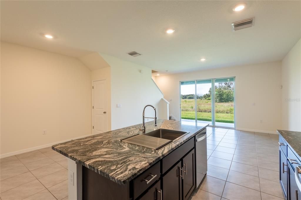 For Sale: $275,900 (3 beds, 2 baths, 1673 Square Feet)