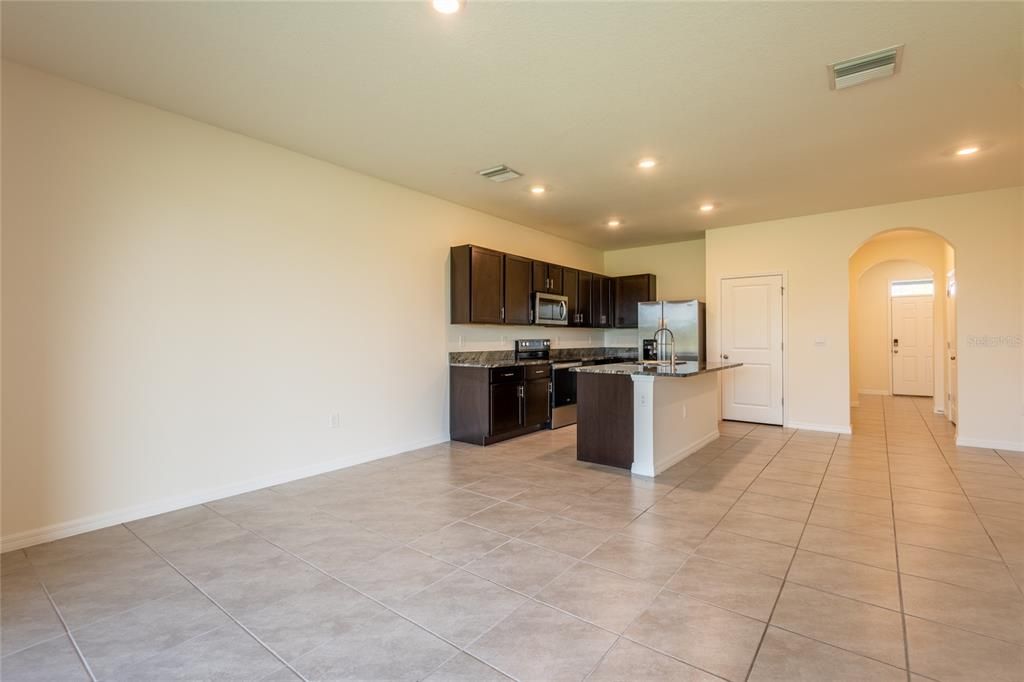 For Sale: $275,900 (3 beds, 2 baths, 1673 Square Feet)