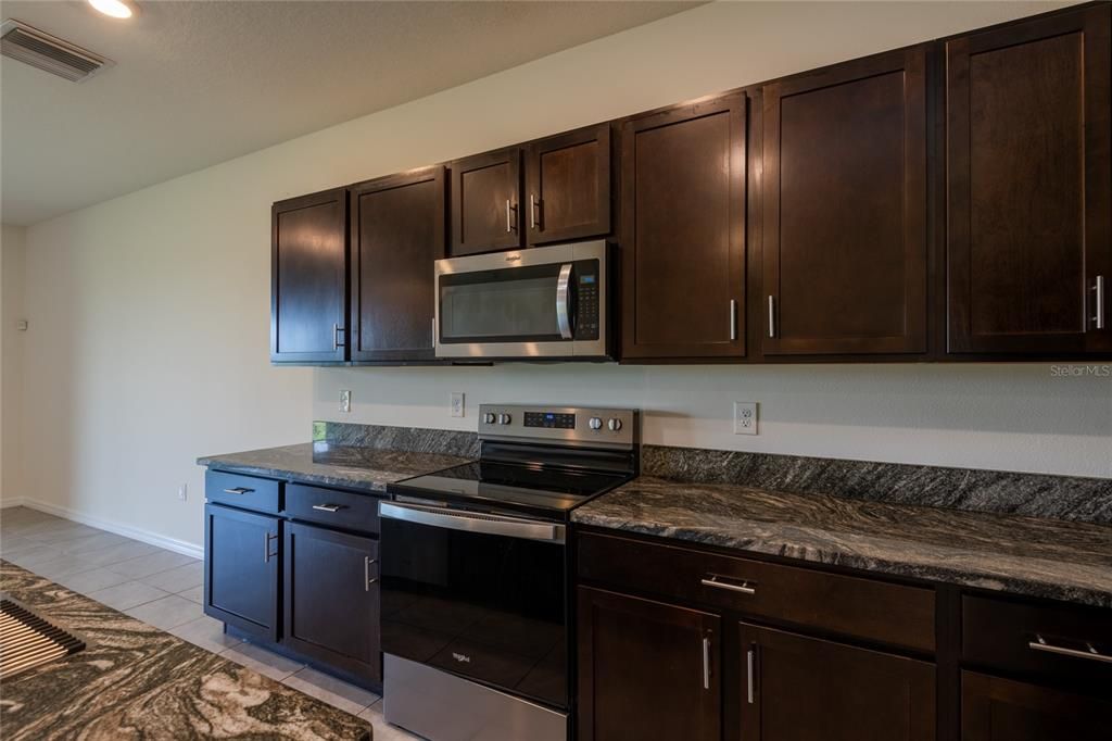 For Sale: $275,900 (3 beds, 2 baths, 1673 Square Feet)