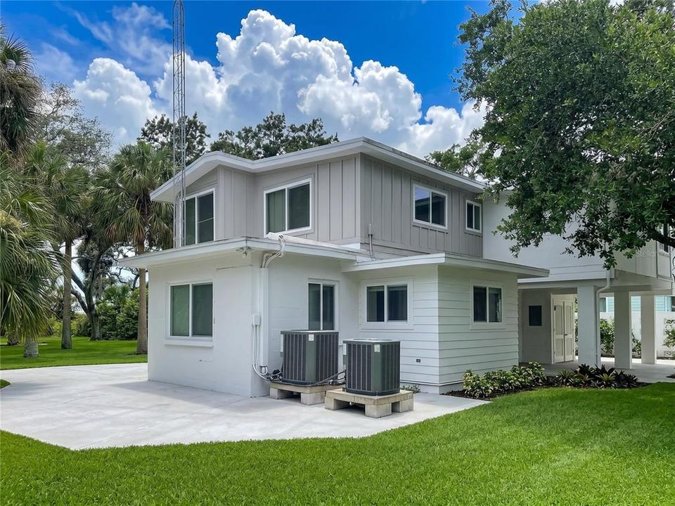 En Venta: $975,000 (5 camas, 4 baños, 2085 Pies cuadrados)