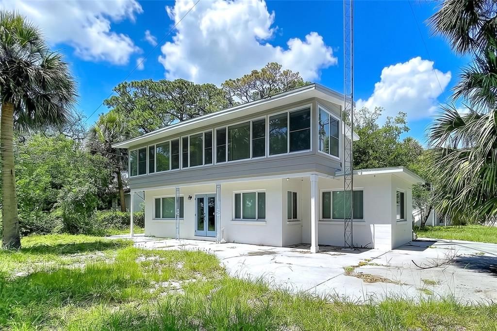 En Venta: $975,000 (5 camas, 4 baños, 2085 Pies cuadrados)