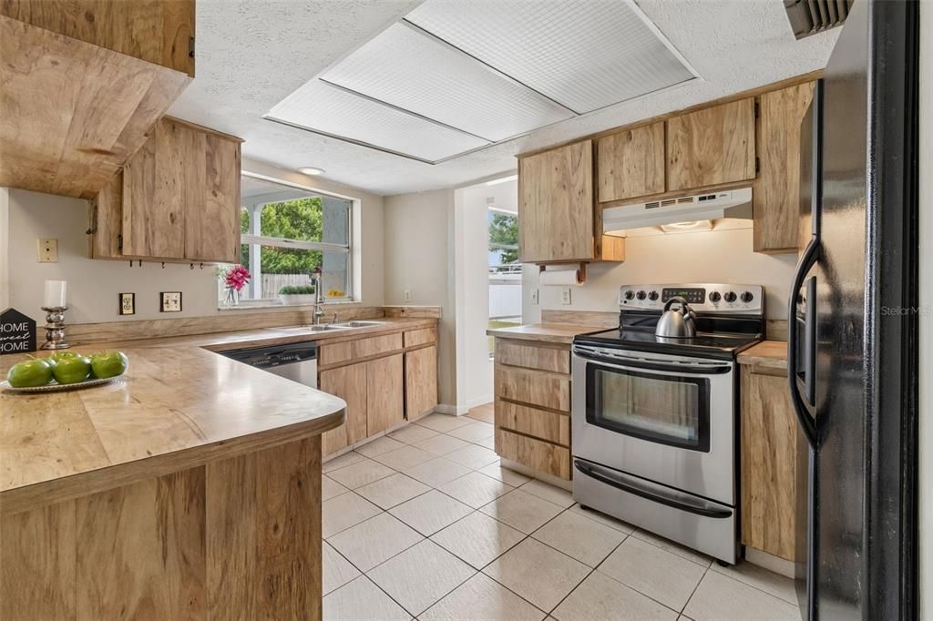 For Sale: $390,000 (3 beds, 2 baths, 1419 Square Feet)