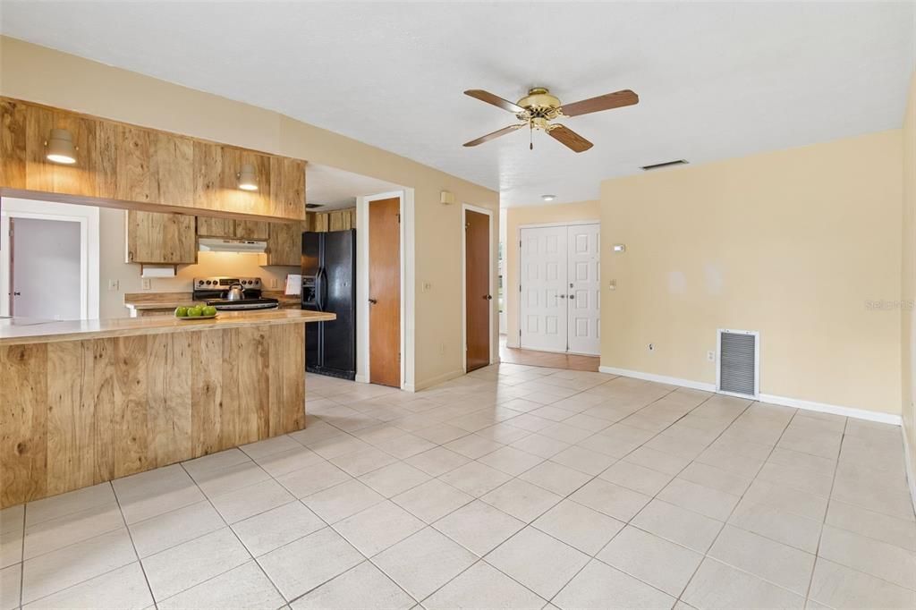 For Sale: $390,000 (3 beds, 2 baths, 1419 Square Feet)