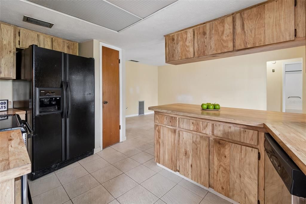 For Sale: $390,000 (3 beds, 2 baths, 1419 Square Feet)