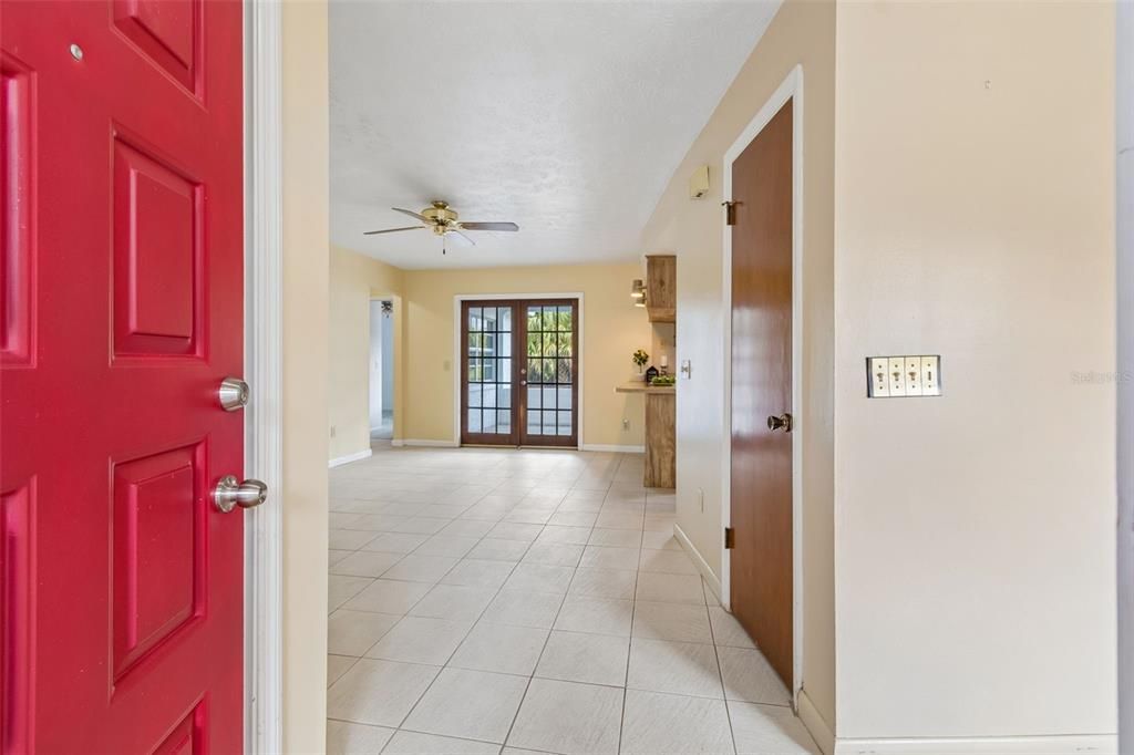 For Sale: $390,000 (3 beds, 2 baths, 1419 Square Feet)