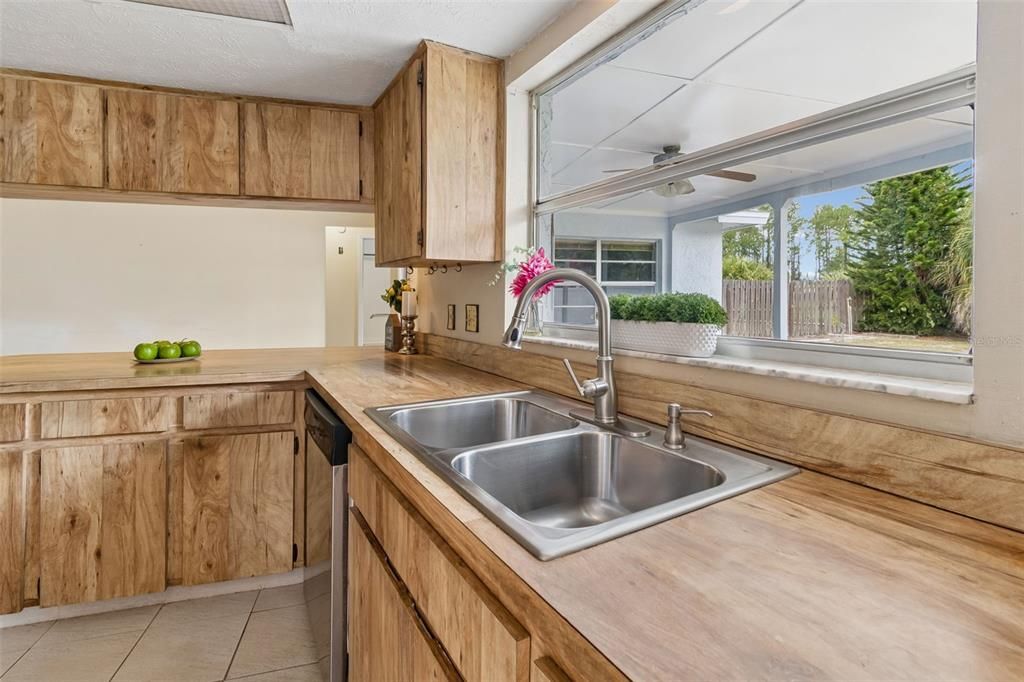 For Sale: $390,000 (3 beds, 2 baths, 1419 Square Feet)
