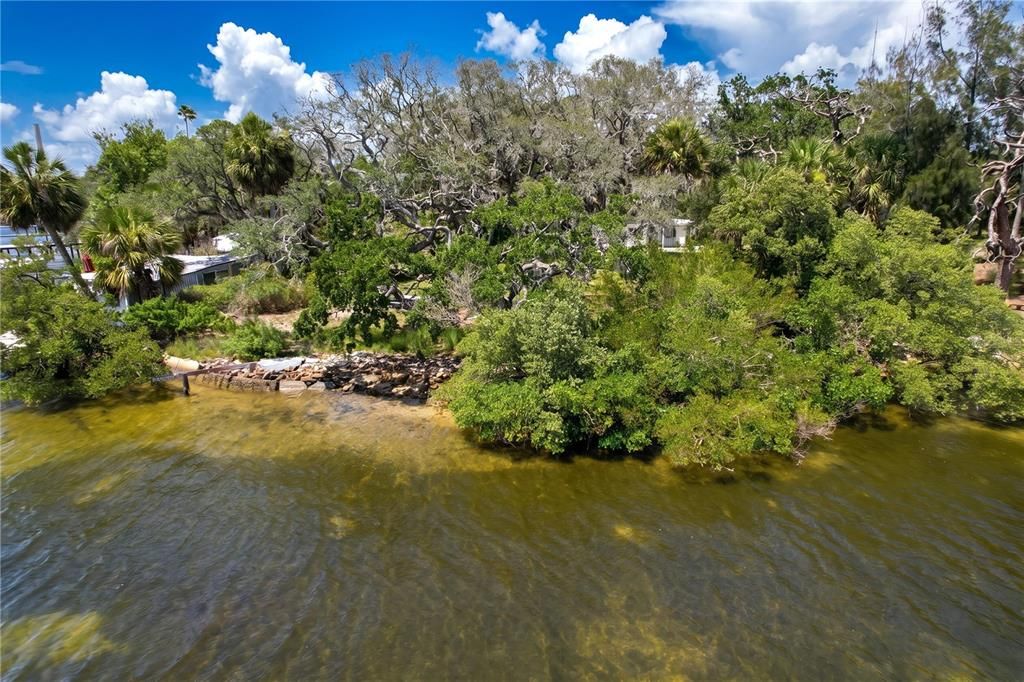 На продажу: $975,000 (1.31 acres)