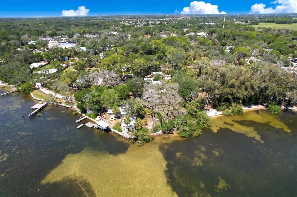 На продажу: $975,000 (1.31 acres)