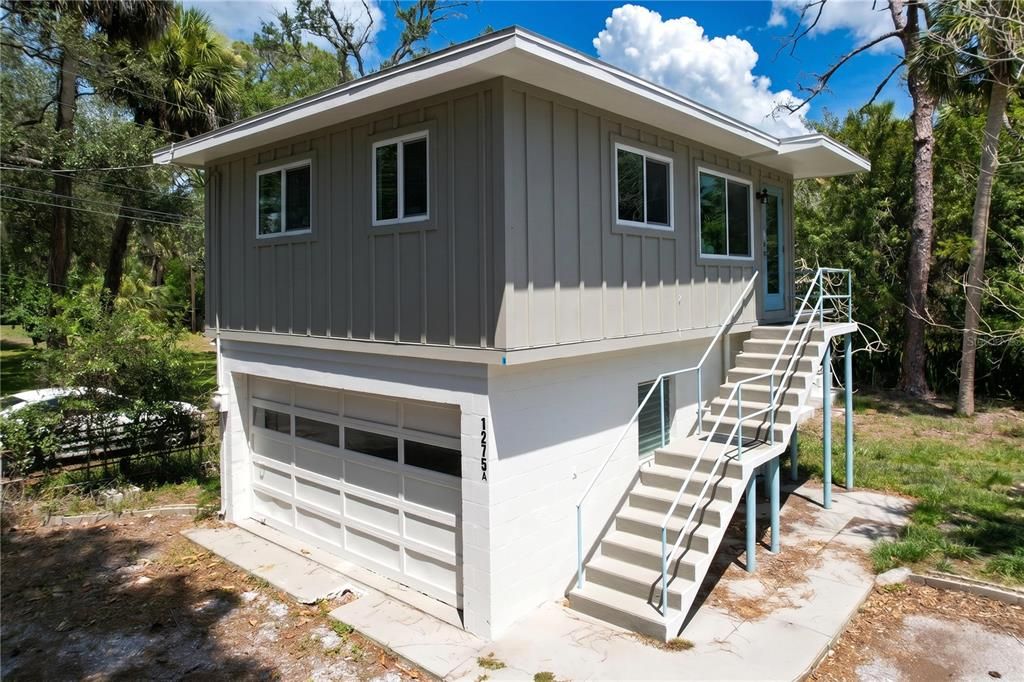 На продажу: $975,000 (1.31 acres)