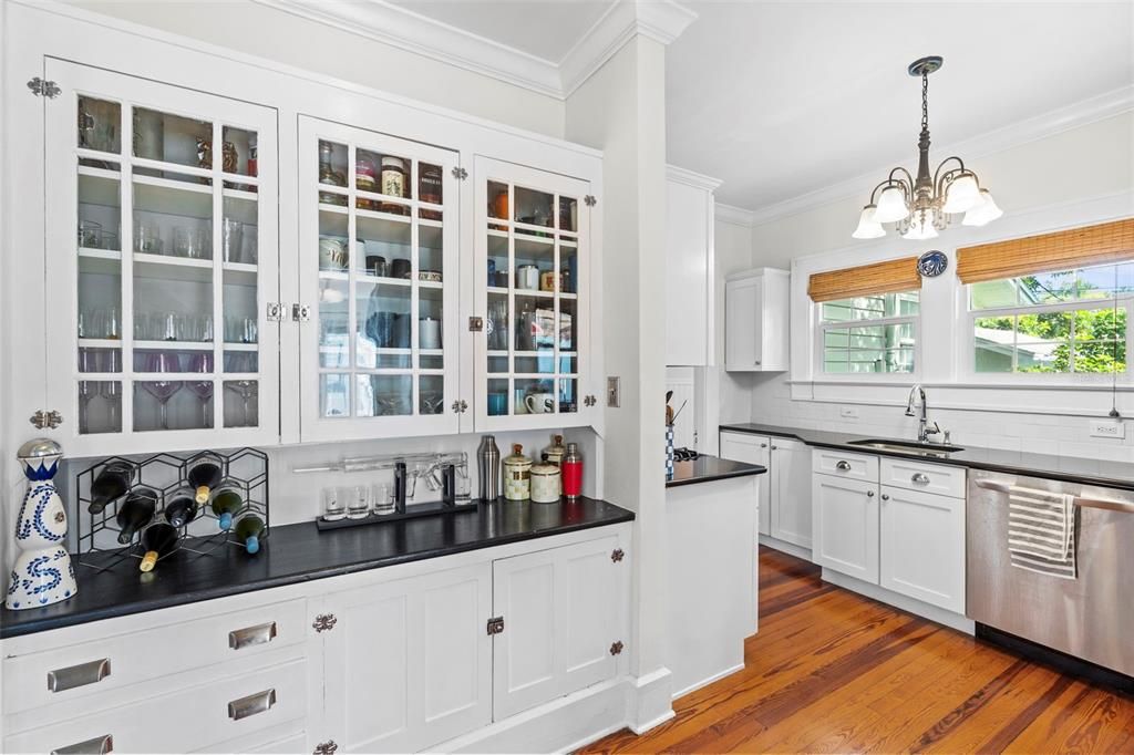 For Sale: $1,100,000 (3 beds, 2 baths, 1502 Square Feet)
