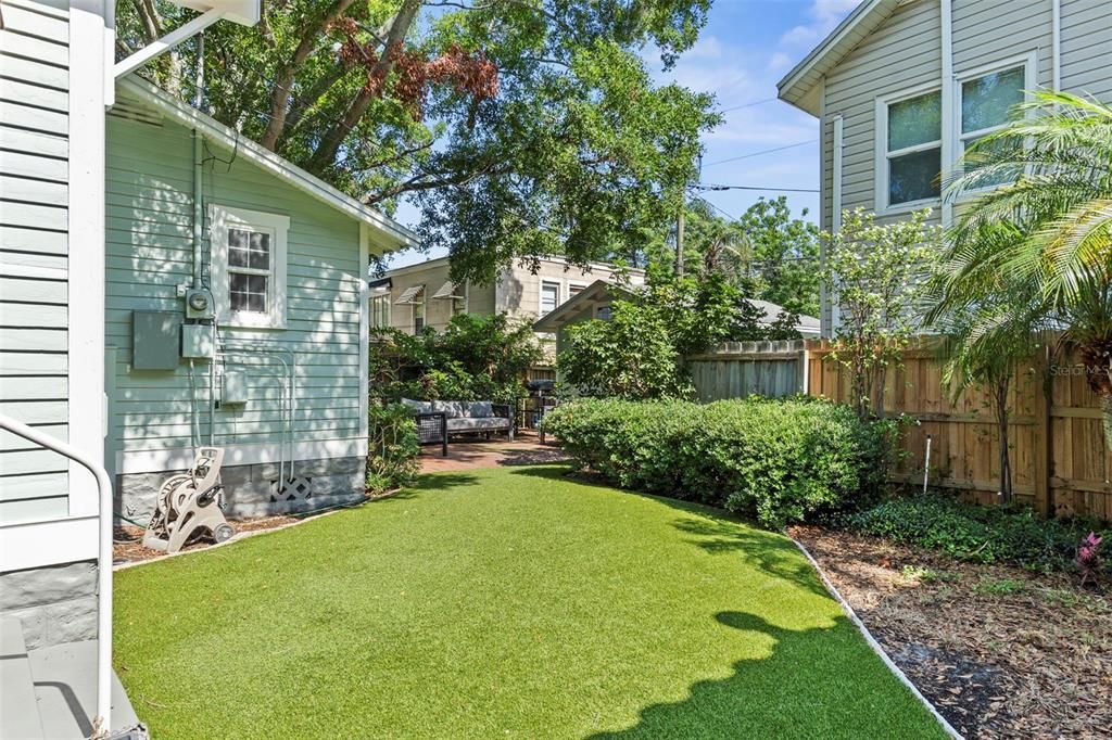 For Sale: $1,100,000 (3 beds, 2 baths, 1502 Square Feet)