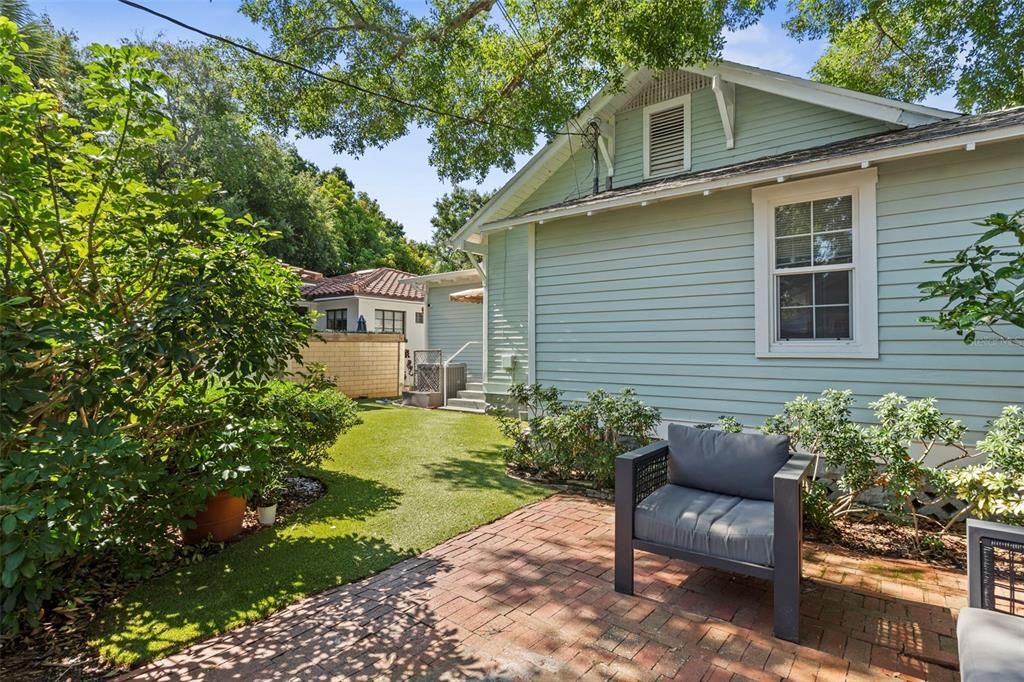 For Sale: $1,100,000 (3 beds, 2 baths, 1502 Square Feet)