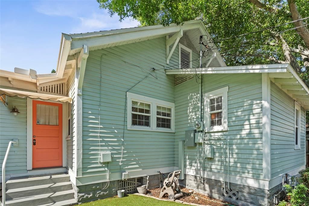For Sale: $1,100,000 (3 beds, 2 baths, 1502 Square Feet)
