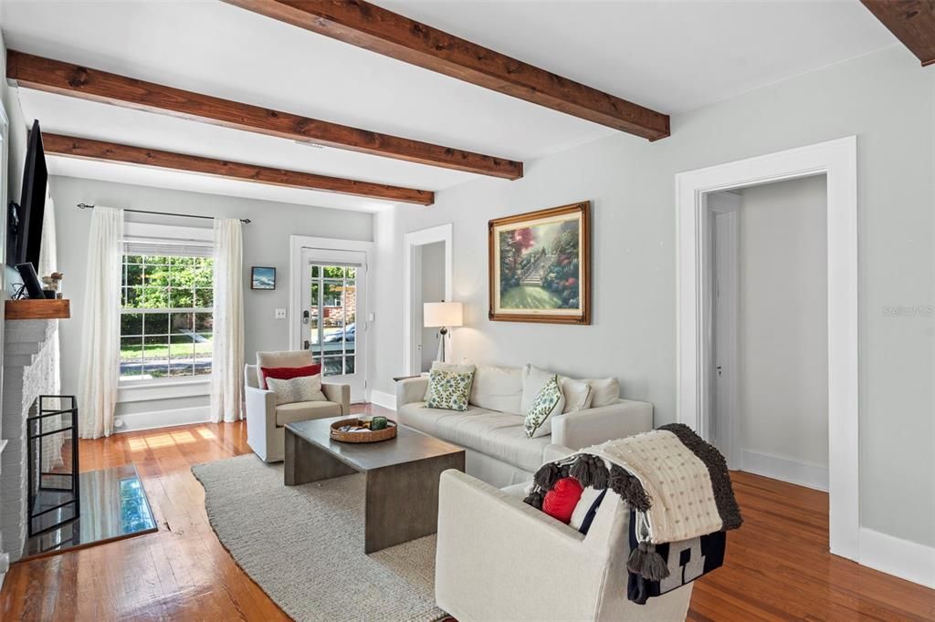 For Sale: $1,100,000 (3 beds, 2 baths, 1502 Square Feet)