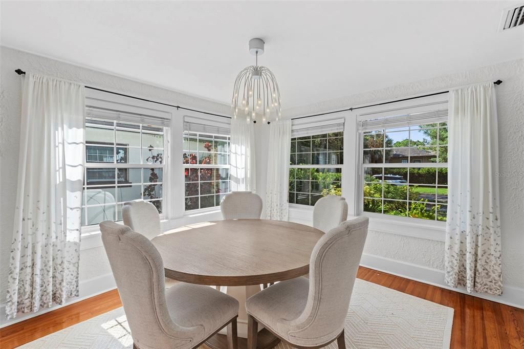 For Sale: $1,100,000 (3 beds, 2 baths, 1502 Square Feet)