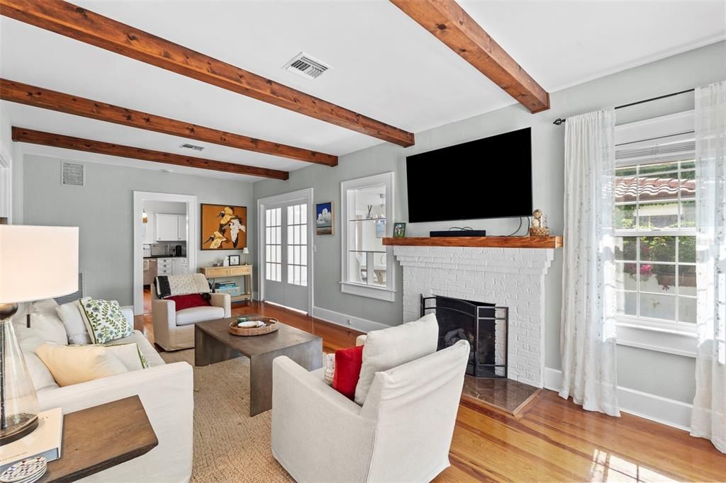 For Sale: $1,100,000 (3 beds, 2 baths, 1502 Square Feet)
