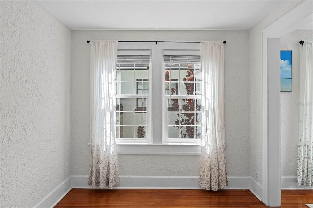 For Sale: $1,100,000 (3 beds, 2 baths, 1502 Square Feet)