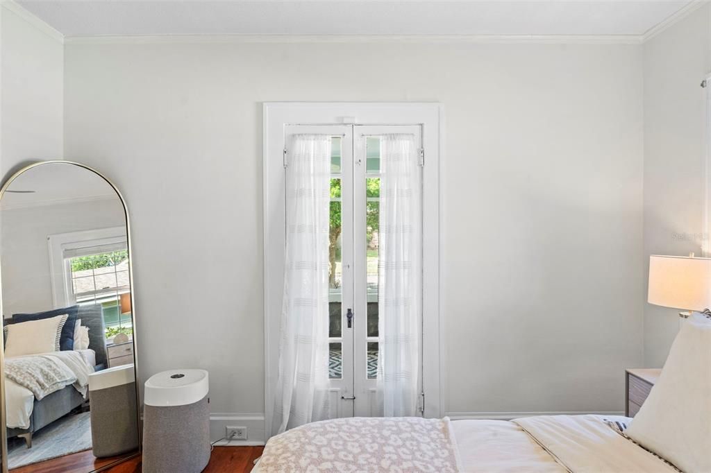 For Sale: $1,100,000 (3 beds, 2 baths, 1502 Square Feet)