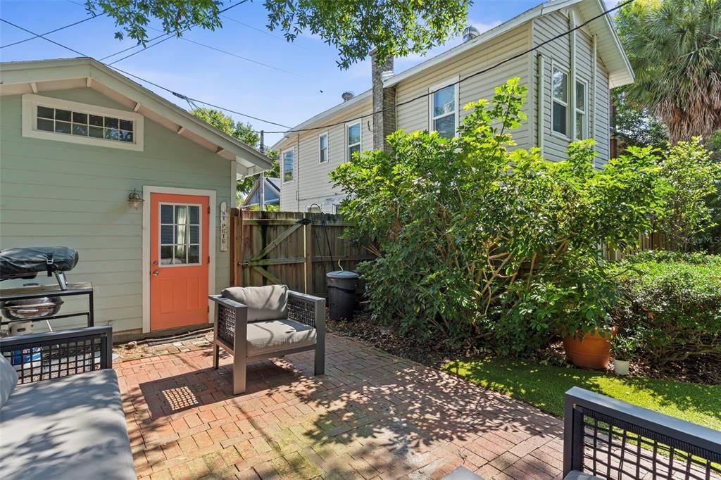 For Sale: $1,100,000 (3 beds, 2 baths, 1502 Square Feet)