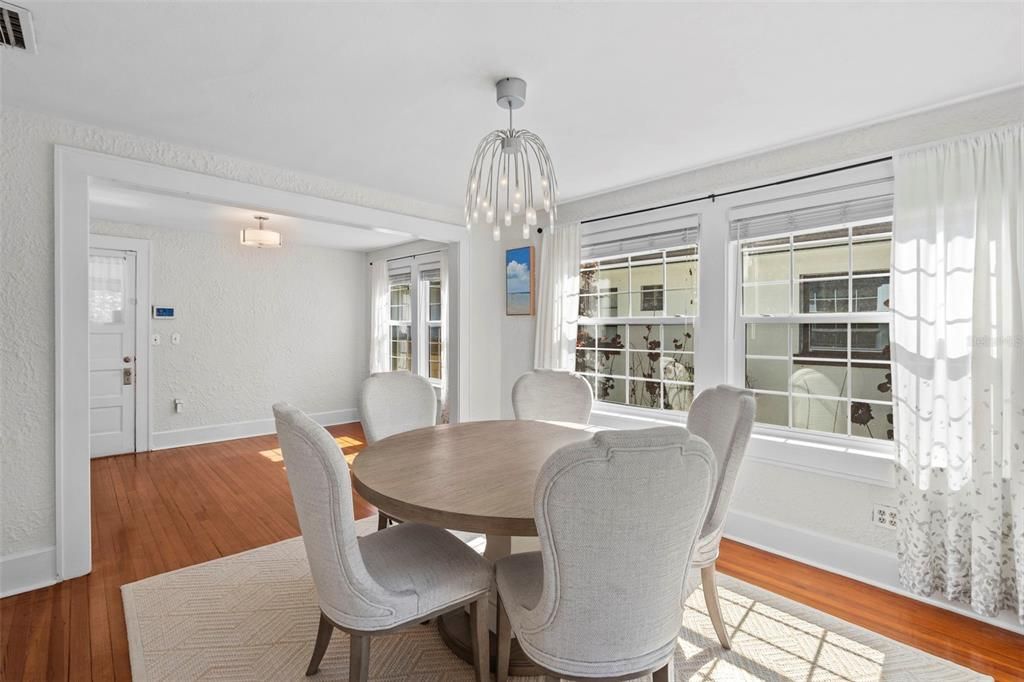 For Sale: $1,100,000 (3 beds, 2 baths, 1502 Square Feet)