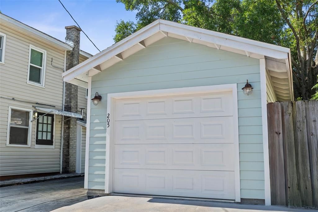 For Sale: $1,100,000 (3 beds, 2 baths, 1502 Square Feet)