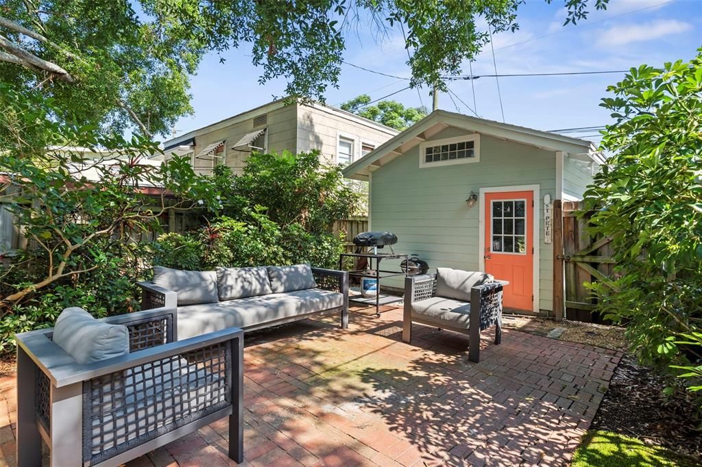For Sale: $1,100,000 (3 beds, 2 baths, 1502 Square Feet)