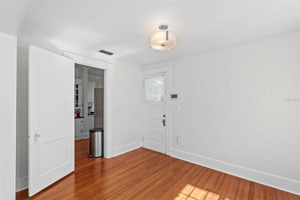 For Sale: $1,100,000 (3 beds, 2 baths, 1502 Square Feet)